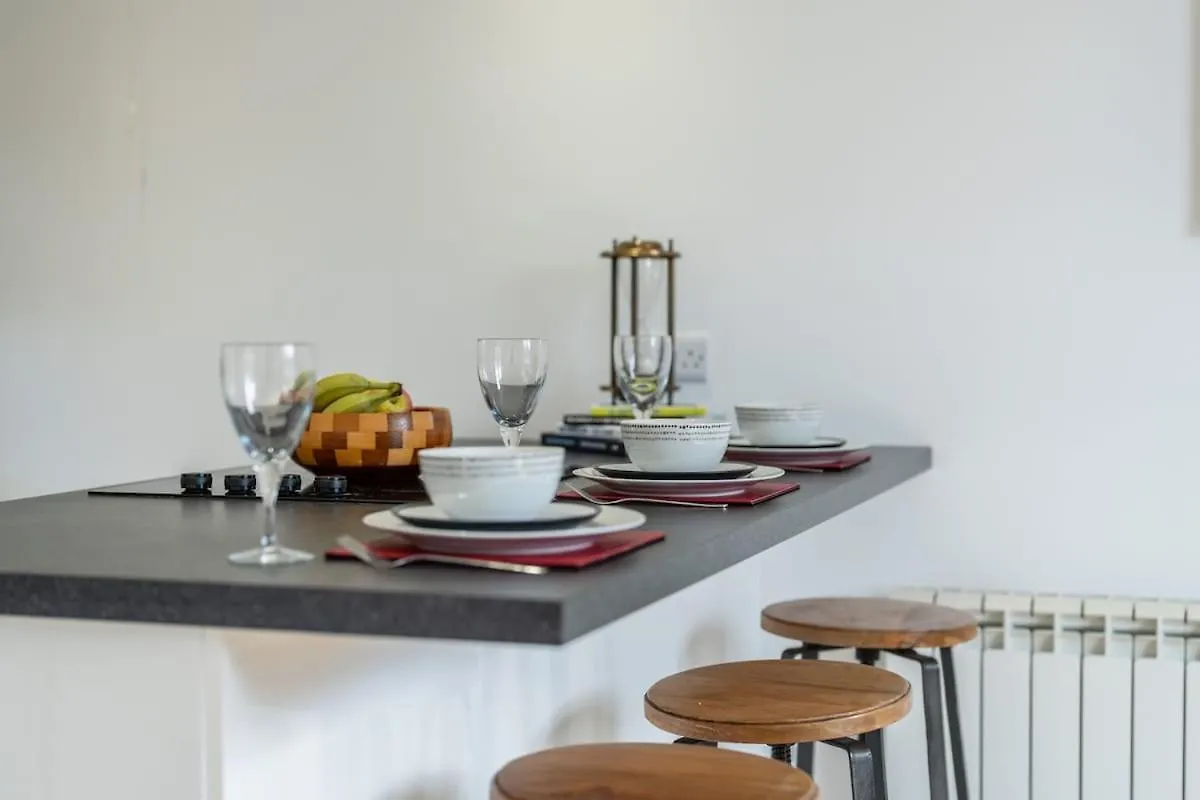 West End 2 Bed Maisonette - Parking & Wi-Fi Αμπερντήν Διαμέρισμα