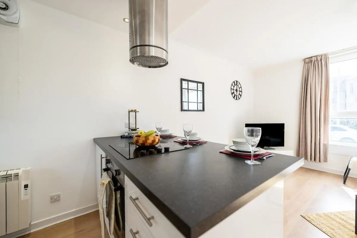 West End 2 Bed Maisonette - Parking & Wi-Fi Αμπερντήν