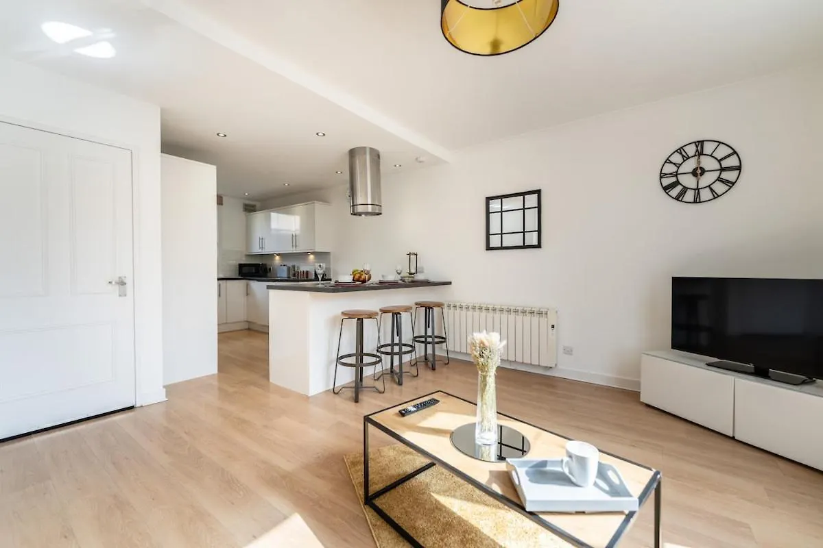 West End 2 Bed Maisonette - Parking & Wi-Fi Αμπερντήν Διαμέρισμα
